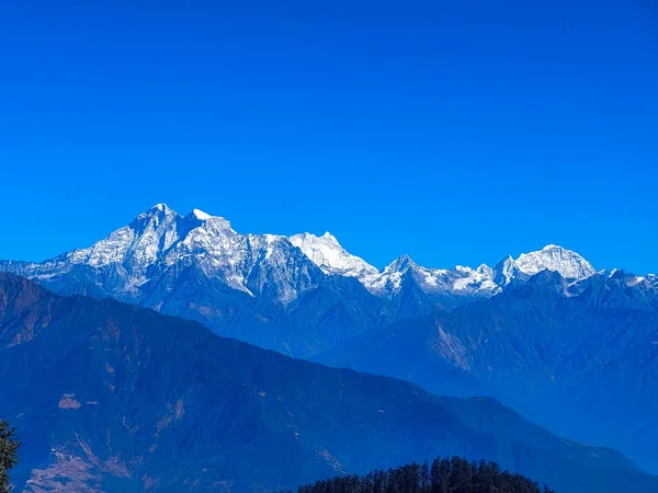 Kuri村 Kalinchowk ネパールの山の頂上からヒマラヤの山脈の素晴らしい景色 ネパールの雪の山の範囲をかぶった — ストック写真