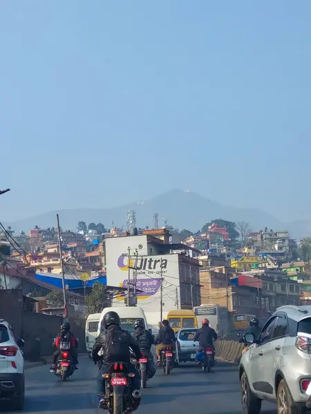 카트만두 2023 사람들과 도로에 이동하는 차량과 겨울의 아침에 사무실 네팔의 — 스톡 사진
