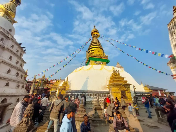 Temple Syambhunath Kathmandu Népal 2023 Les Gens Les Touristes Célèbre — Photo