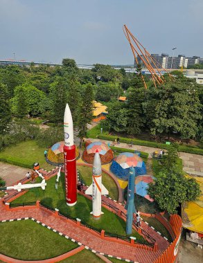 22.04.2024 - Bilim Şehri, Kolkata, Hindistan: New Town 'daki bilim şehri parkının güzel yapıları, parkın dekorasyonu için kullanılan Kolkata.