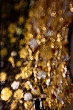 Işığın soyut dairesel bokeh arkaplanı. Parlak altın parlak ışık dokusu.