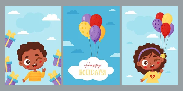 收集儿童海报 可爱的黑人男孩和女孩的礼物和气球蓝色背景 用卡通风格的矢量图解 假日贺卡 印刷的垂直模板 — 图库矢量图片