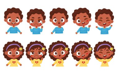 Çocukları duygulandır. Farklı yüz ifadeleri ve duyguları olan, koyu tenli, tatlı bir kız ve erkek. Mutluluk, öfke, gülümseme, haz, merak. Vektör izole çizim çizim biçimi