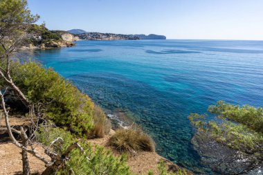Benissa, Alicante, İspanya 'daki Ekolojik Yürüyüş' ten görüntü. Yol, yol. Blog veya seyahat rehberi için resim. Cala Fustera, Fanadix, Penyal d Ifac, Penon de Ifach. Yüksek kalite fotoğraf