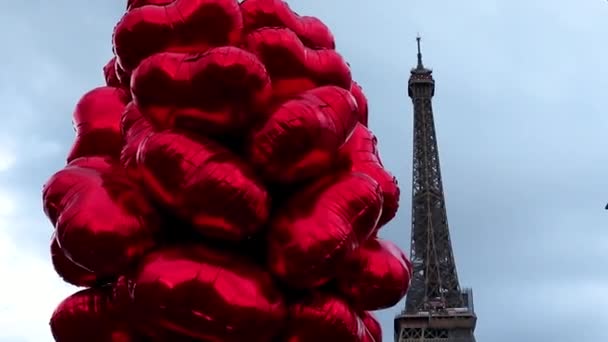 Wieża Eiffla Jasnymi Czerwonymi Balonami Paryż Francja Romantyczne Tle Podróży — Wideo stockowe