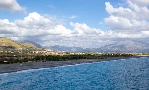 Avrupa Nın Deniz Sahilleri Calabria Talya Yazın Tatil Resimli Bir — Stok fotoğraf
