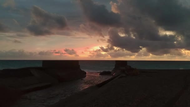 Poranne Słońce Nad Brzegiem Morza Pięknym Światłem Wschód Słońca Wschodnim — Wideo stockowe