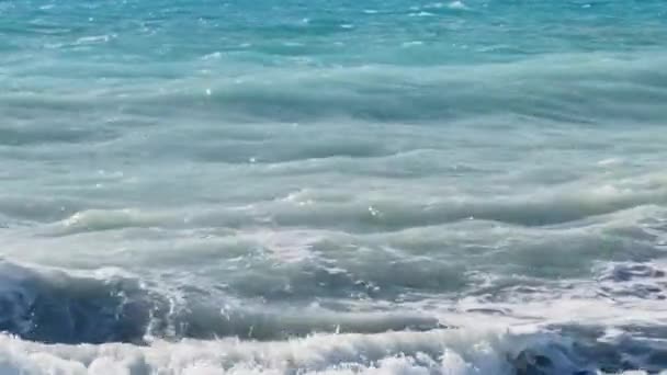 Ocean Waves Pływanie Falami Oceanicznymi Zderza Się Zbliżeniem Krzywej Rolki — Wideo stockowe