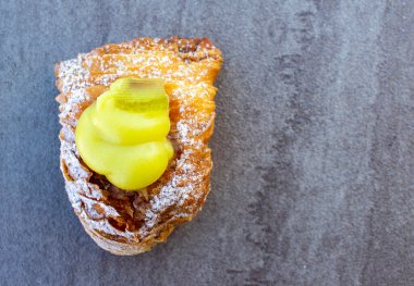 Aronne Pastası, Kek Sedir. İtalya, Santa Maria del Cedro. Güney İtalya 'da, Calabria' da Cedar Fruit ile doldurulmuş inanılmaz lezzetli tatlılar..