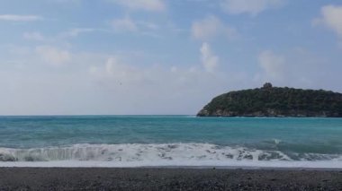 Arka planda Diamante köyünde bir sahil Cirella, Cosenza bölgesi, Calabria, İtalya, Avrupa. 