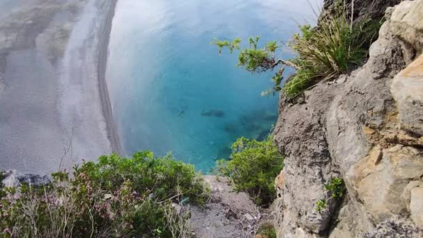 Захватывающий Вид Воздуха Море Таррен Бирюзовыми Чистыми Водами Пляжа Арко — стоковое видео