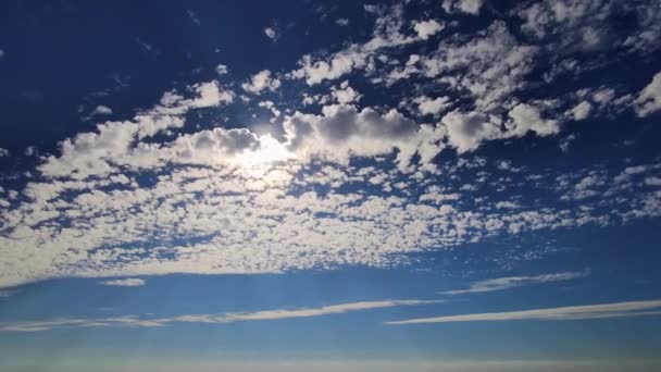 Time Lapse Bright Blue Sky Λευκά Χνουδωτά Σύννεφα Φανταστικός Ουρανός — Αρχείο Βίντεο