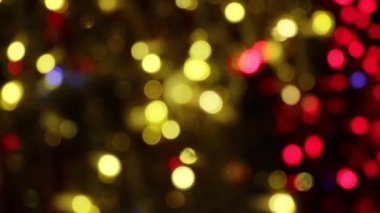 Noel Işıkları Arkaplanı. Sarı Bulanık Işıklar. Noel Ağacı 'nda Peri Işığı, Festive Bulanık Bokeh Özgeçmişi. Tatil kavramı. Bilgisayarınız, Tabletiniz ya da Telefonunuz için Ekran Koruyucusu.
