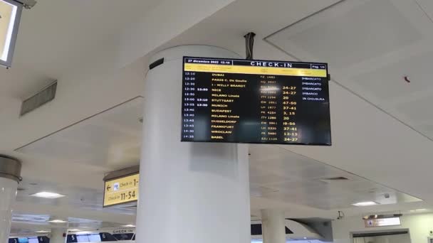 Schedule Scoreboard Airport Station Airport Flight Timetable Information Board — Vídeo de stock