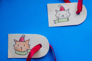 Çizgi film tarzında komik kedi çıkartmaları. Sevgili Kedin için hediye kartları. Bir kediye hediye olarak komik kedili şık bir kartpostal..