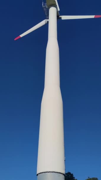 Bottom View Wind Turbine Blue Sky Αεροφωτογραφία Ανεμογεννήτριας Κοντινό Πλάνο — Αρχείο Βίντεο