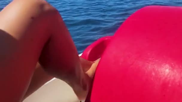 Water Bicycle Woman Pedals Catamaran Her Feet Swimming Sports Facilities — Stok video