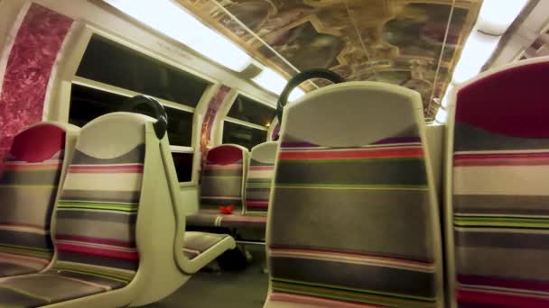Empty Public Transport Train Seats Paris Metro Автомобіль Метро Барвистими — стокове відео