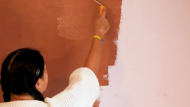 Woman Paints Wall Her Apartment Joyful Female Artist Works New — Vídeos de Stock