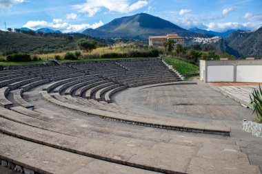 Güney İtalya 'nın Calabria, Cosenza bölgesindeki Amphitiyatronun manzarası. Fantastik Manzara, Doğal Panorama.