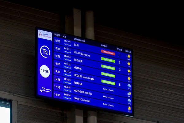 Electronic Scoreboard Beauvais Airport Civil Airport Located Northwest France Departure — Stock Photo, Image