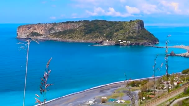Остров Дино Голубое Море Изола Дино Фабья Маре Калькутта Южная — стоковое видео