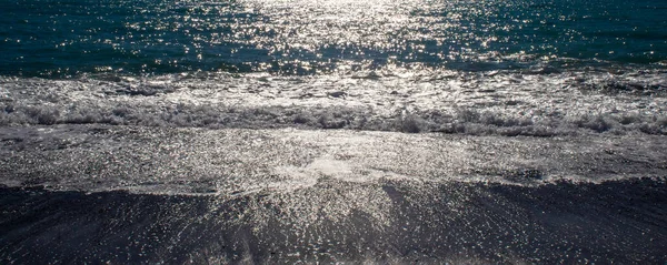 Águas Cristalinas Vistas Deslumbrantes Mar Nas Cores Mais Intensas — Fotografia de Stock