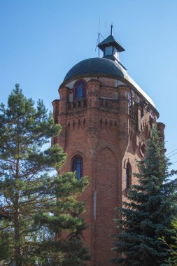 Su kulesi. Eski Su Kulesi. Ukrayna 'nın Zhytomyr şehrindeki Teatralnaya Caddesi' ndeki tarihi bina..