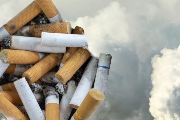 Cigarrillos Colillas Cigarrillo Primer Plano Sobre Fondo Humo — Foto de Stock
