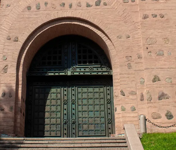 Дерев Яні Арочні Двері Оточені Камінням Середньовічному Дизайні Деталі Замку — стокове фото