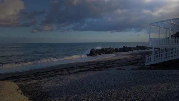 Темное Спокойное Море Небо Вечером Красивый Морской Фон — стоковое видео