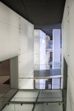 Odalar arasındaki geçişler, modern ofis binaları.