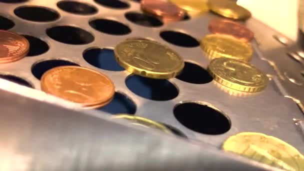 Обмін Монет Євро Німеччина Грошові Монети Євро Рухаються Металевому Фоні — стокове відео