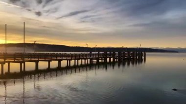 Alp Gölü, Starnberg Gölü. Bavyera, Almanya, Bavyera 'daki gölün üzerindeki fantastik Şafak.