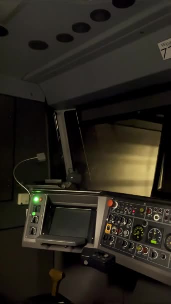 Una Vista Desde Última Cabina Tren Metro Sin Conductor Que — Vídeo de stock