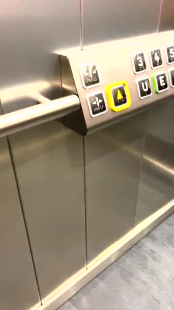 Verlichte Knoppen Een Moderne Lift Moderne Lift Een Gebouw — Stockvideo
