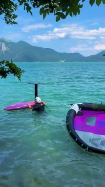 Münih, Almanya, 03 Eylül 2024: Bavyera, Almanya 'daki Kochelsee Gölü' nün görüntüsü. Walchensee Gölü.