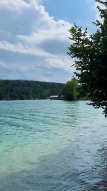 Almanya, Bavyera 'daki Kochelsee Gölü' nün görüntüsü. Walchensee Gölü.