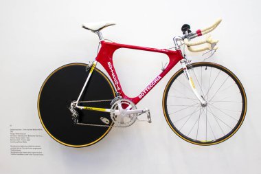 Münih, Almanya, 17 Aralık 2023: Pinakothek 'te bisikletler, Münih, Bavyera, Almanya' da ünlü bir müze.