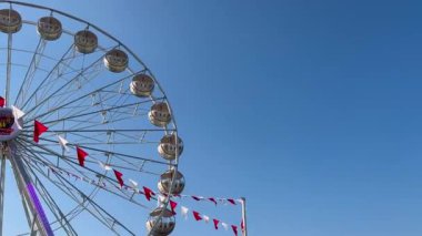 Dönme dolap fuarda. Almanya, Münih 'teki Bira Festivali' nde Dönme Dolap.