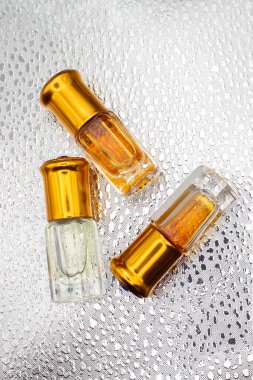 Parfüm yakın plan. Geçmişi. Kadın parfümü, kokulu yağ. Metnin için bir yer..