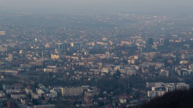 Banja Luka 'nın sisli ve sağlıksız hava kirliliği içindeki şehri