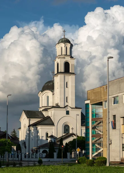 Igreja Ortodoxa Contra Grande Nuvem Brilhante Dedicada Intercessão Theotokos — Fotografia de Stock