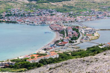 Pag şehri ve Adriyatik denizi manzarası, bakış açısı