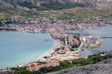 Pag şehri ve Adriyatik denizi manzarası, bakış açısı