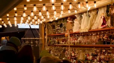 Hediyelik eşya dükkanı, bayram hediyeleri.