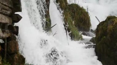 Banja Luka yakınlarındaki Krupa na Vrbasu yerleşim bölgesinde bulunan Krupa Dağı 'ndaki şelaleler, su değirmenleriyle tanınıyor.