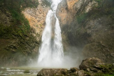 Sanski yakınlarındaki Bliha nehrinde şelale zengini
