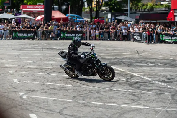 Motosikletli dublör, Banja Luka 'da moto festivali