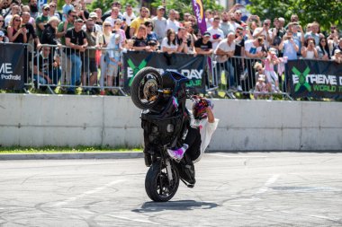 Dublör sürücüsü motosikleti ve moto festivaliyle Banja Luka 'da